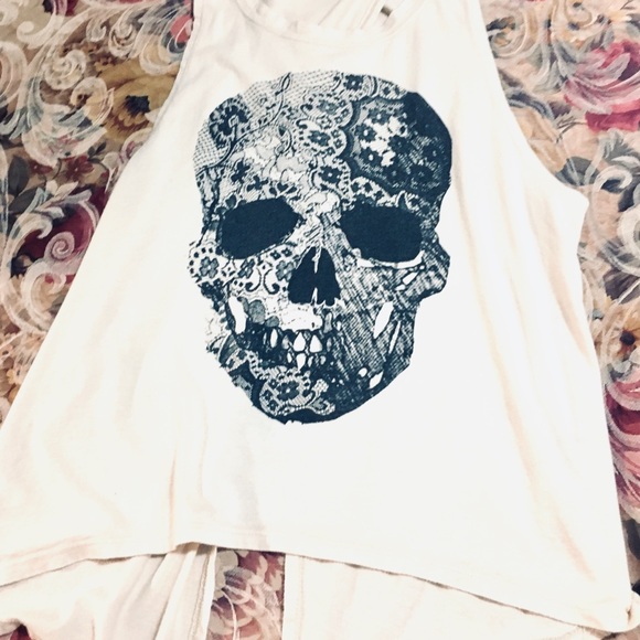 “Graphic” Tank Tee Skull - Picture 4 of 9
